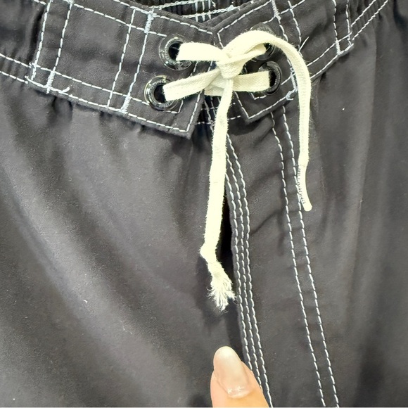 Vintage Billabong Black Board Shorts with White Stitching Drawstring Size L - Picture 4 of 17